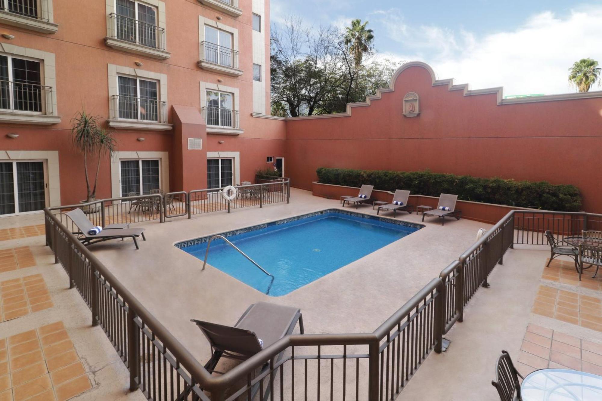 Holiday Inn Express Monterrey Galerias-San Jeronimo By Ihg מראה חיצוני תמונה