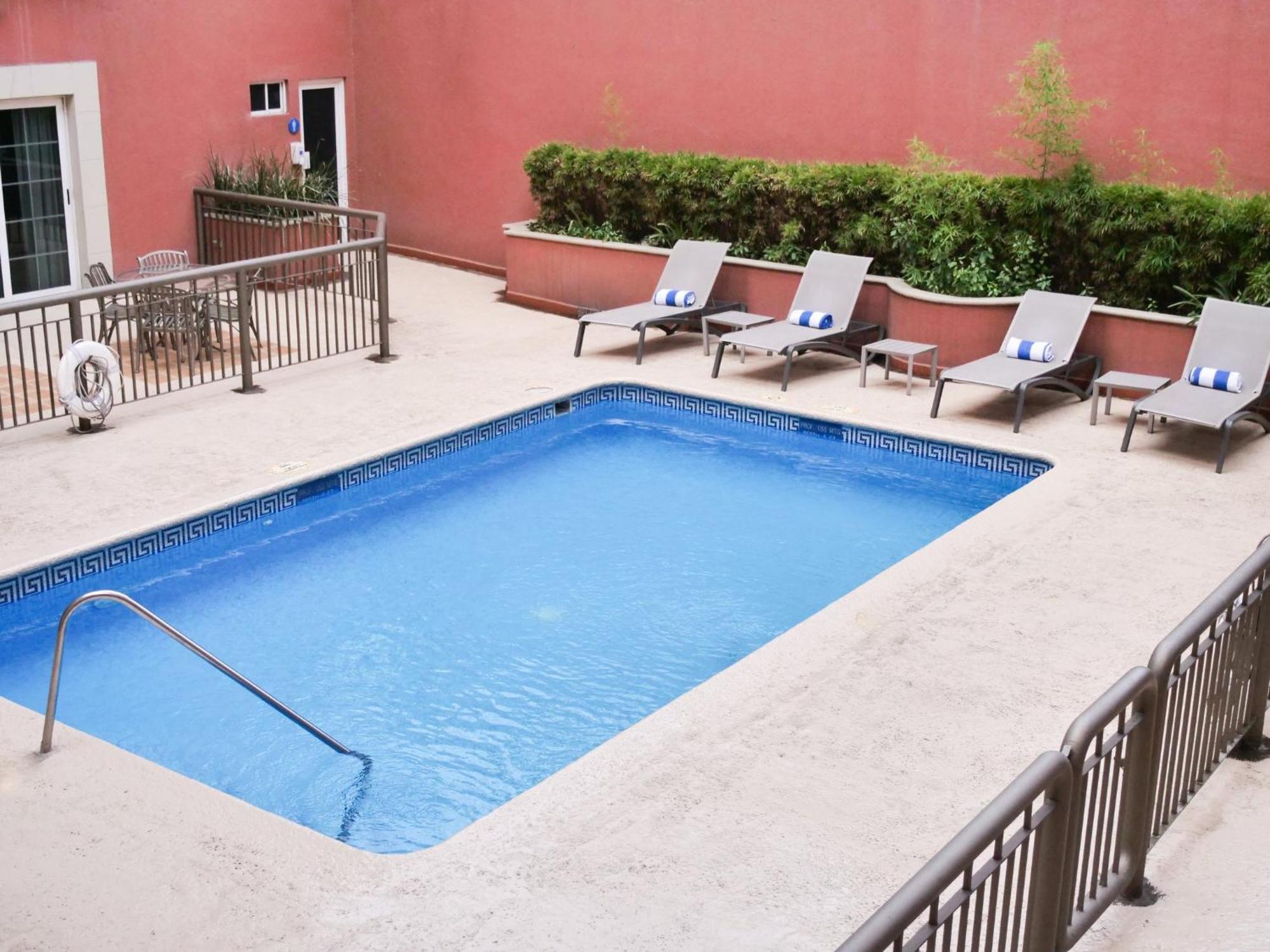 Holiday Inn Express Monterrey Galerias-San Jeronimo By Ihg מראה חיצוני תמונה